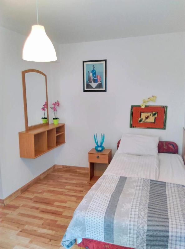Single Room image 3