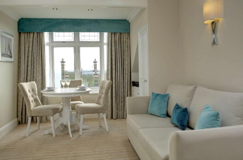 Suite with King Bed - Non-Smoking image 3