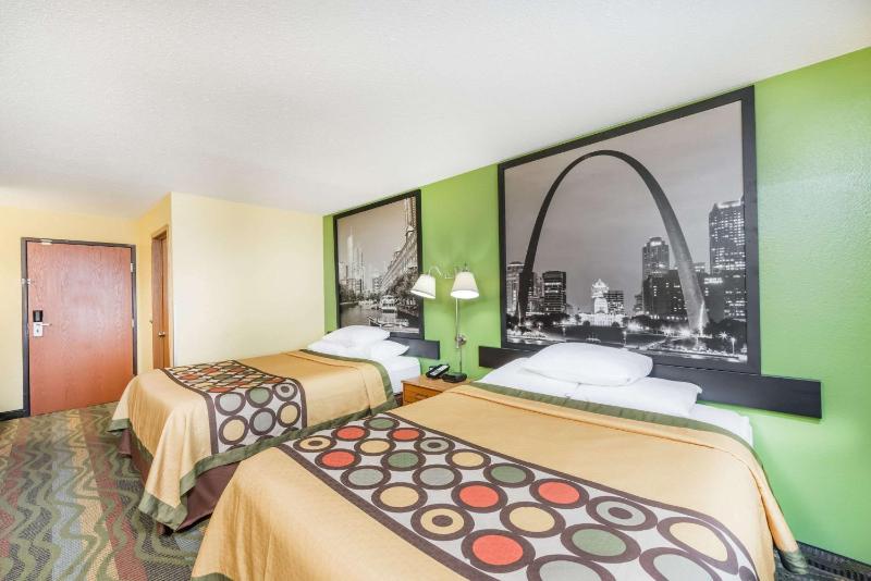 Queen Room with Two Queen Beds - Non-Smoking image 1