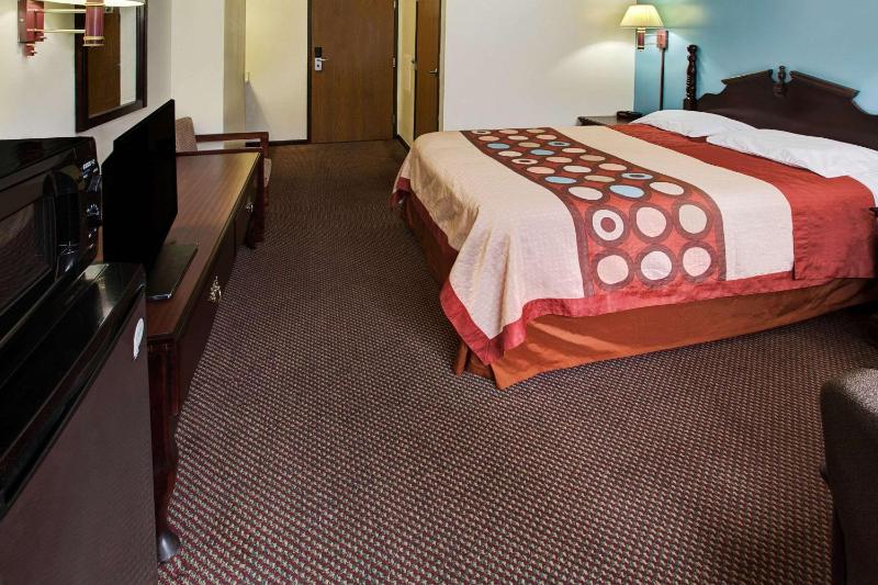 Queen Room - Non-Smoking image 1