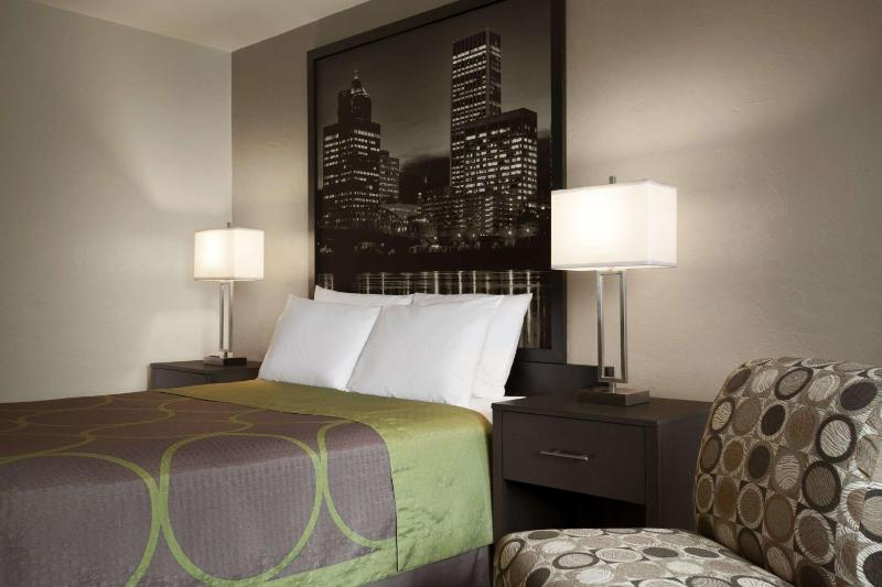 Super 8 by Wyndham Portland Airport - image 26