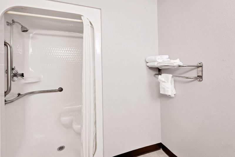 Queen Room - Disability Access/Non-Smoking image 4