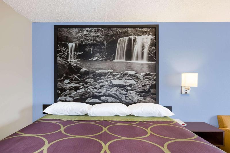 King Room - Non-Smoking image 4