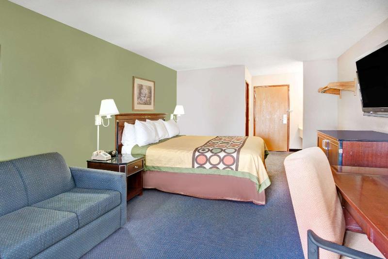 Deluxe King Suite image 2