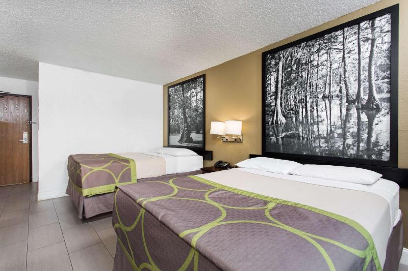 Double Room with Two Double Beds - Smoking image 1