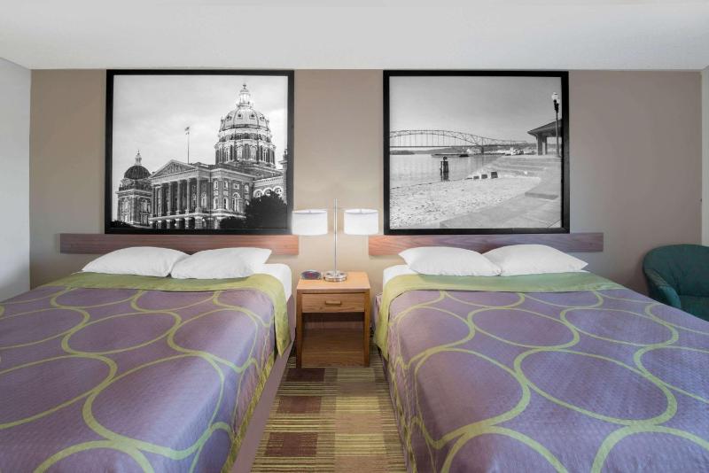 Queen Room with Two Queen Beds - Non-Smoking image 1