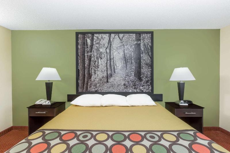 King Room- Non-Smoking image 1