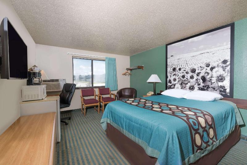 Queen Room - Non-Smoking image 3