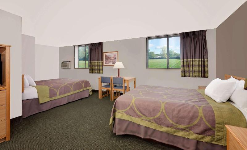 Studio Suite with Three Queen Beds - Non-Smoking image 3