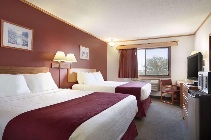 Deluxe Double Room with Two Double Beds - Non-Smoking image 1