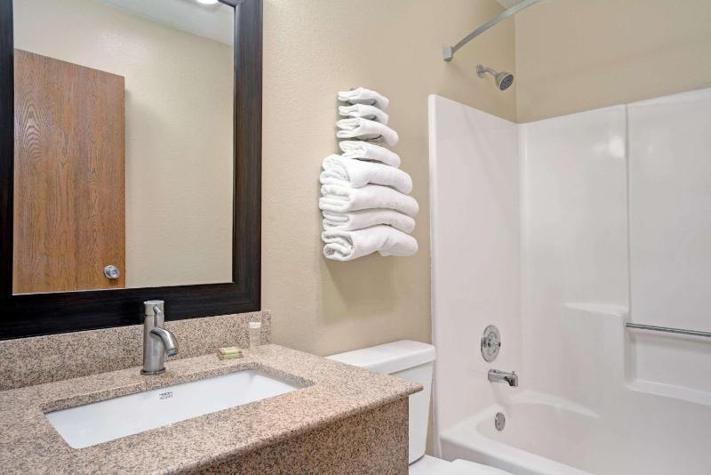 Deluxe Double Room with Two Double Beds - Non-Smoking image 4