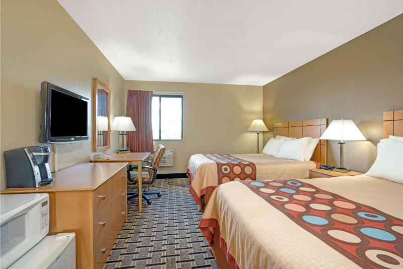 Deluxe Double Room with Two Double Beds - Non-Smoking image 2