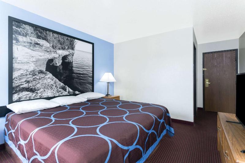 Queen Room - Mobility Access/Non-Smoking image 2