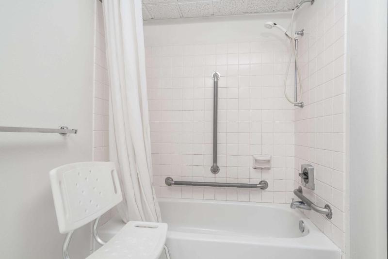 King Room - Disability Access/Non-Smoking image 3