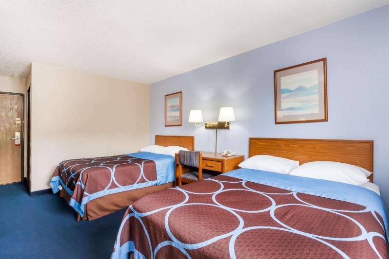 Deluxe Double Room with Two Double Beds - Non-Smoking image 4
