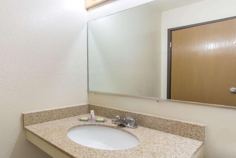 Double Room with Two Double Beds - Non-Smoking image 3