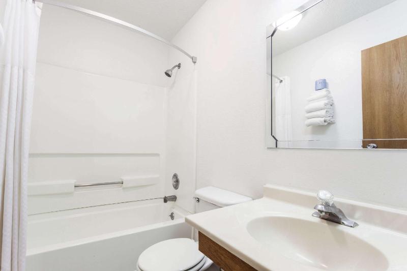 Double Room with Two Double Beds - Smoking image 1