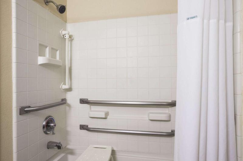 King Room - Disability Access/Smoking image 4