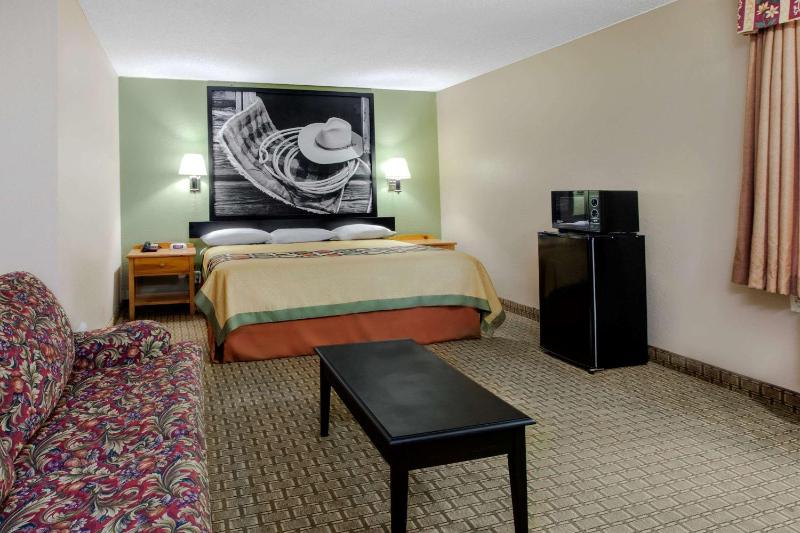 Queen Studio Suite - Non-Smoking image 3