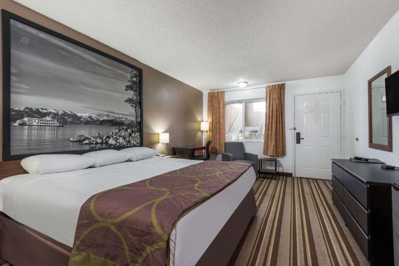 King Room - Non-Smoking image 3