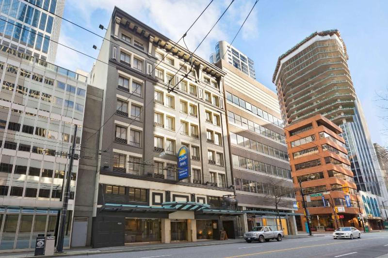Days Inn by Wyndham Vancouver Downtown - image 1