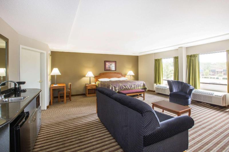 Deluxe King Suite - Non-Smoking image 1