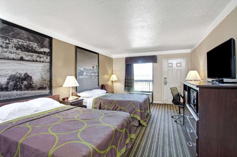 Double Room with Two Double Beds - Smoking image 2