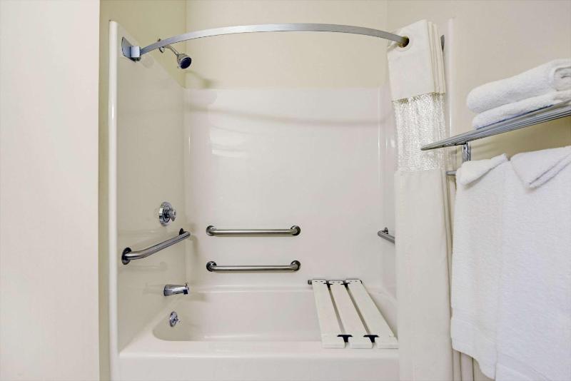 Queen Room - Disability Access/Non-Smoking image 4