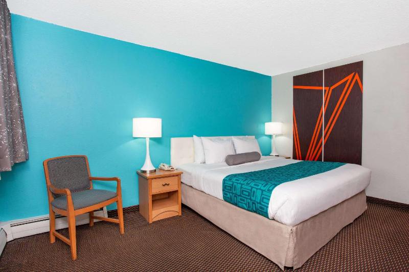 Howard Johnson by Wyndham Colorado Springs - image 29
