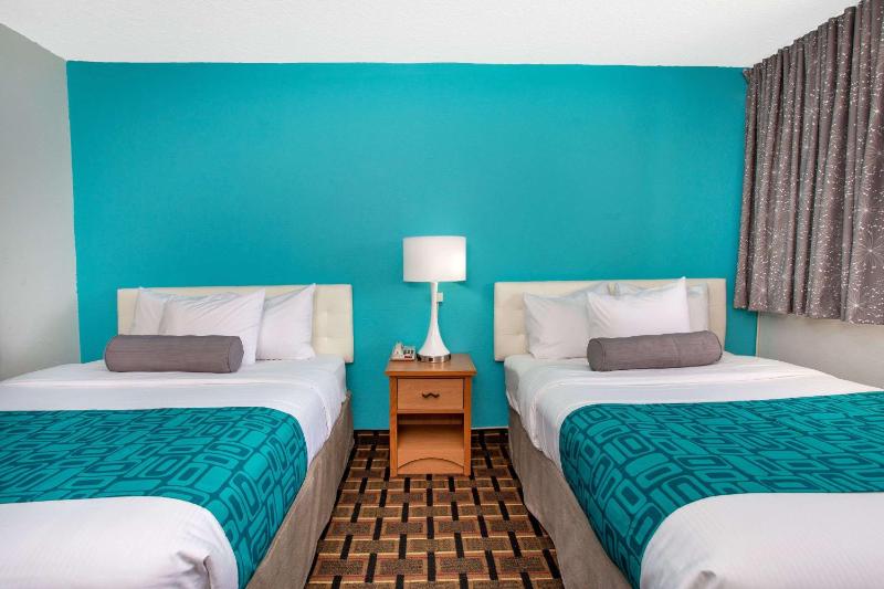 Howard Johnson by Wyndham Colorado Springs - image 10