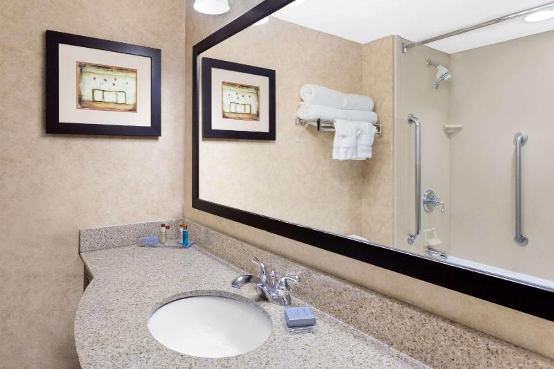 King Suite - Disability Access - Non-Smoking image 4