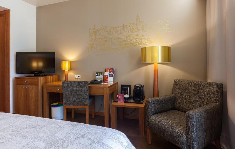 Superior Double Room image 4