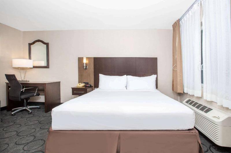 King Room - Non-Smoking image 2