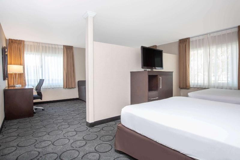 2 Queen Beds, Studio Suite, Non-Smokin image 2