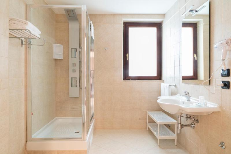 Hotel Continental - image 33