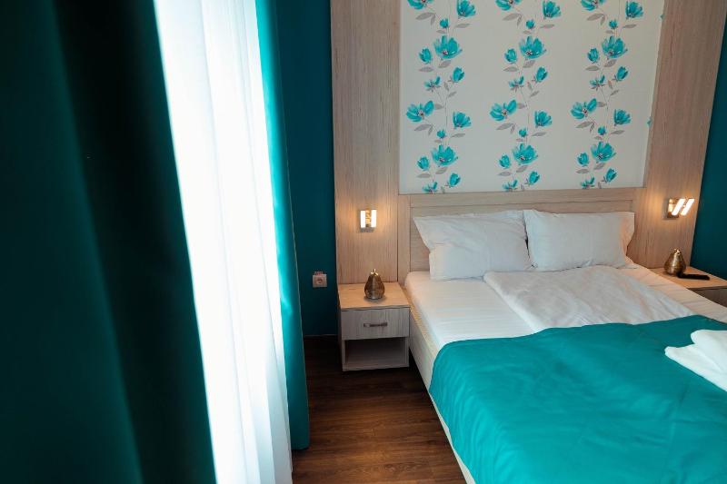 Double Room image 3