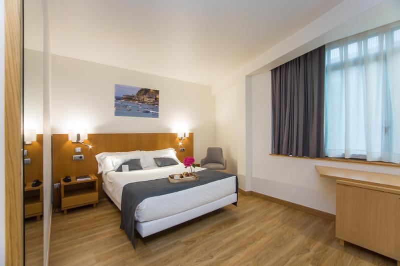 Superior Double Room image 1