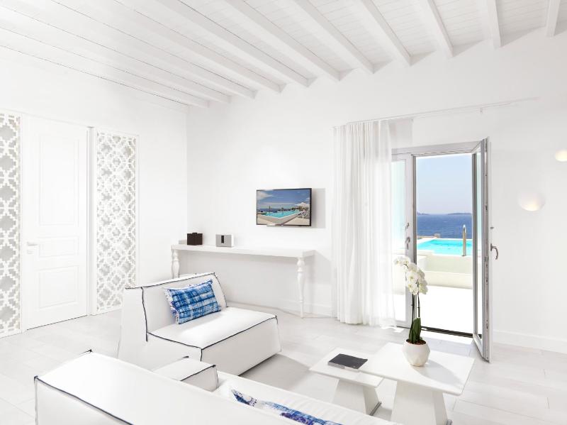 Katikies Suite with Private Pool and Sea View image 3