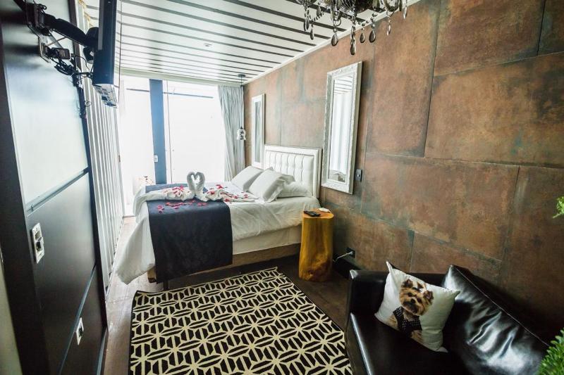 Double Room with Spa Bath image 3