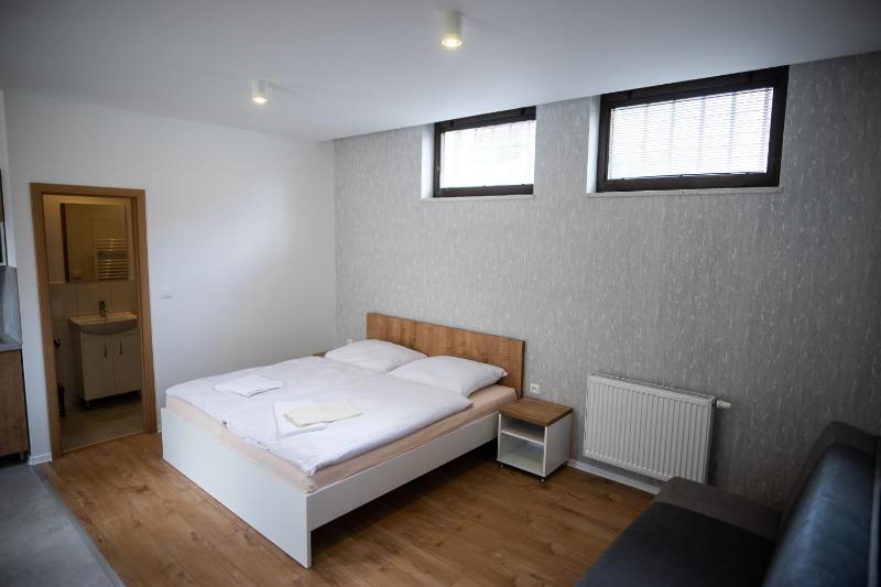Deluxe Double Room with Extra Bed image 4