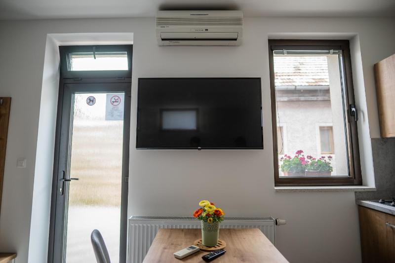 Deluxe Double Room with Extra Bed image 3