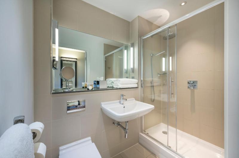 Small Double Room image 3