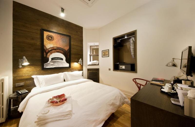 Economy Double Room image 3