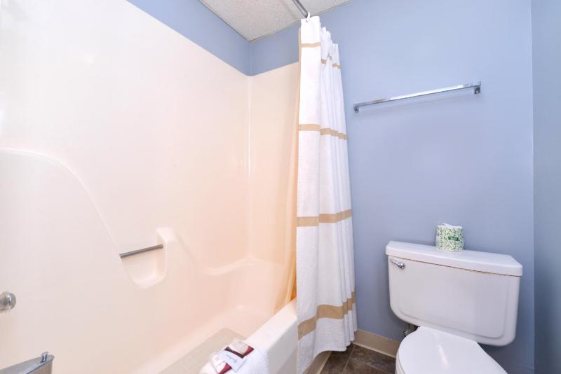 Standard Double Room with Two Queen Beds image 2