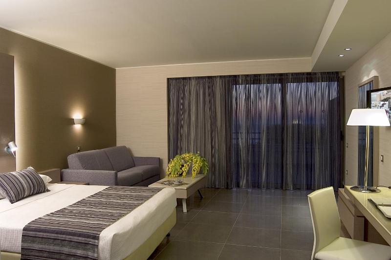 Family Room with Sea View image 3