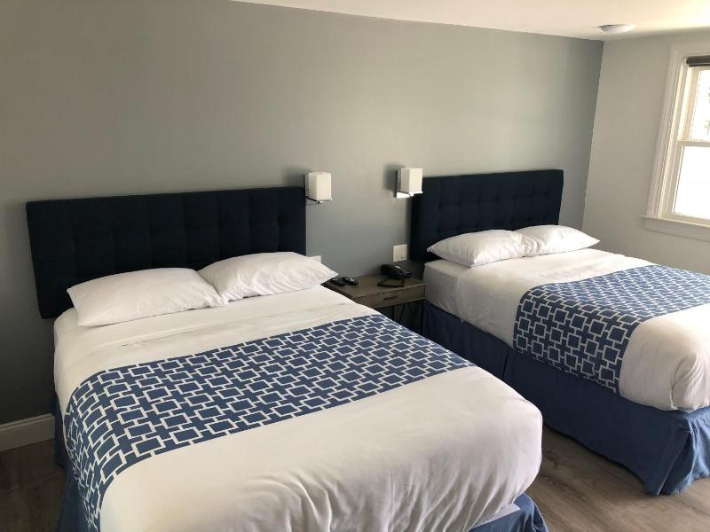 Double Room image 3