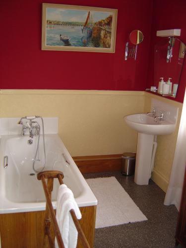 Double or Twin Room image 2