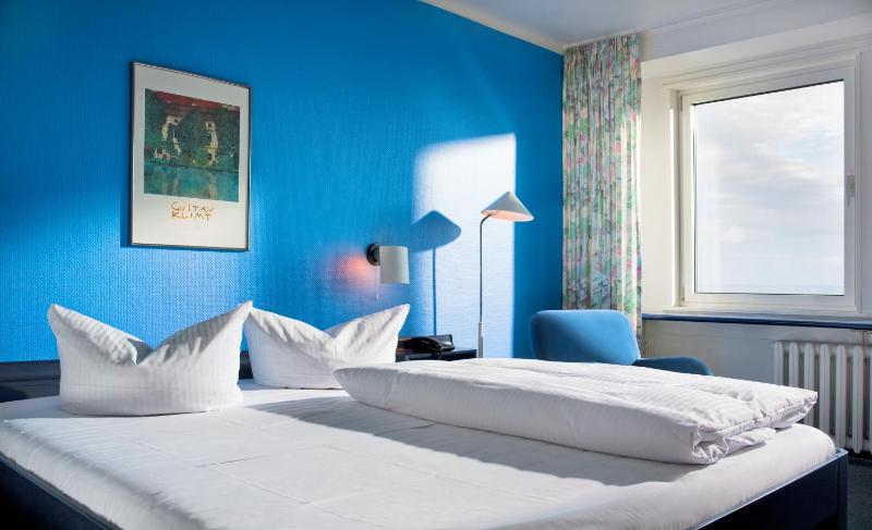 Budget Double Room image 3