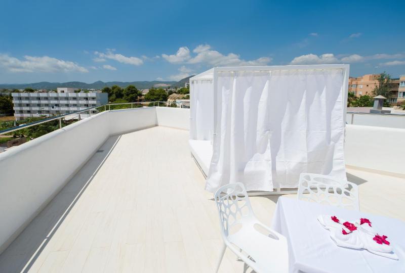 Deluxe Apartment image 2