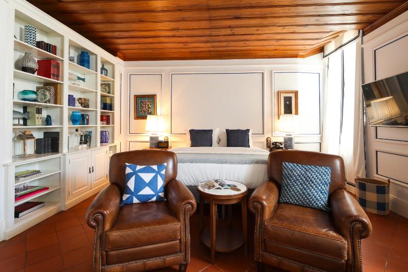 Suite - Basement image 4